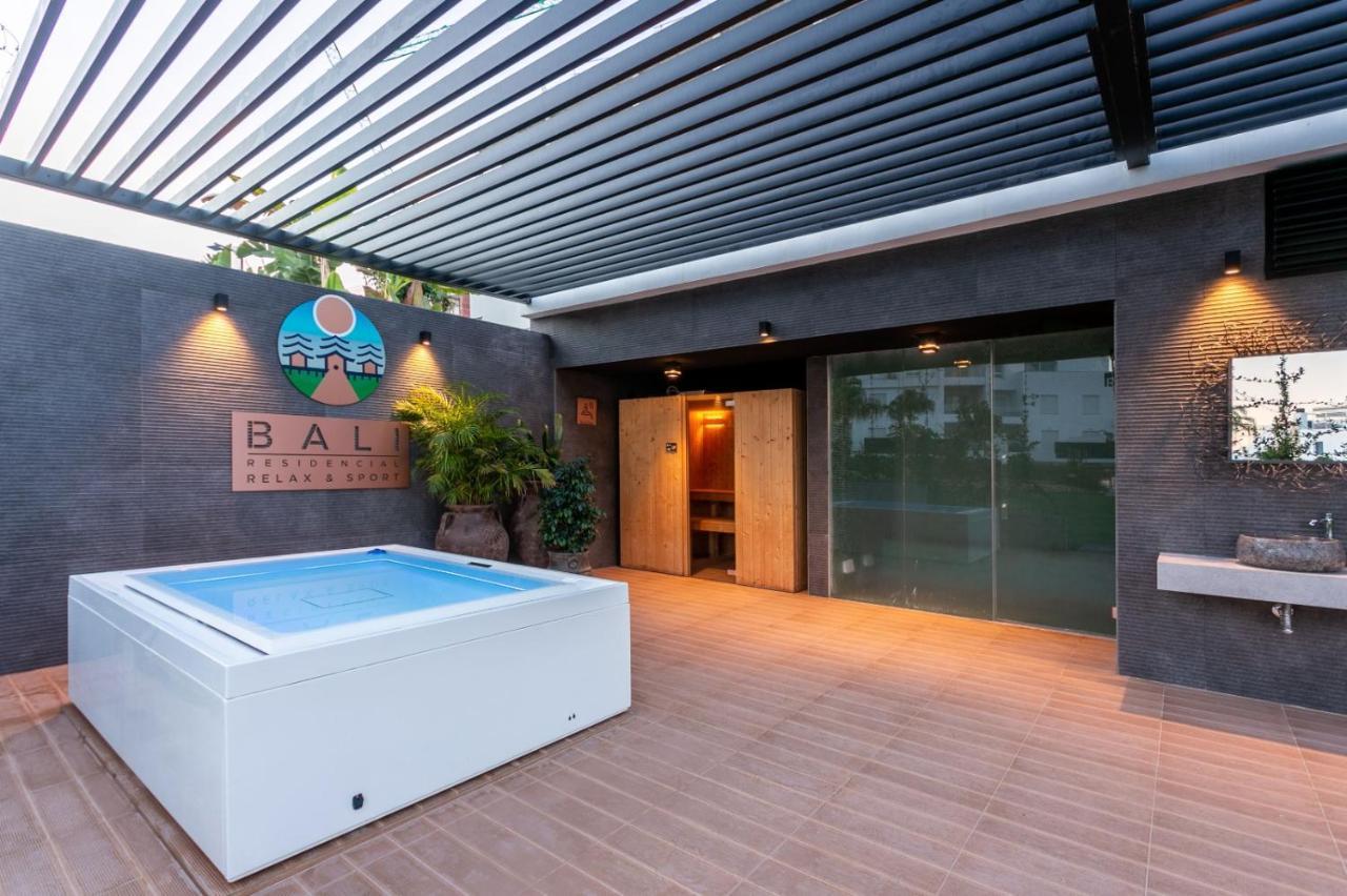 Nice 2 Bedroom Bali Apartment With Sea Views トレビエハ エクステリア 写真
