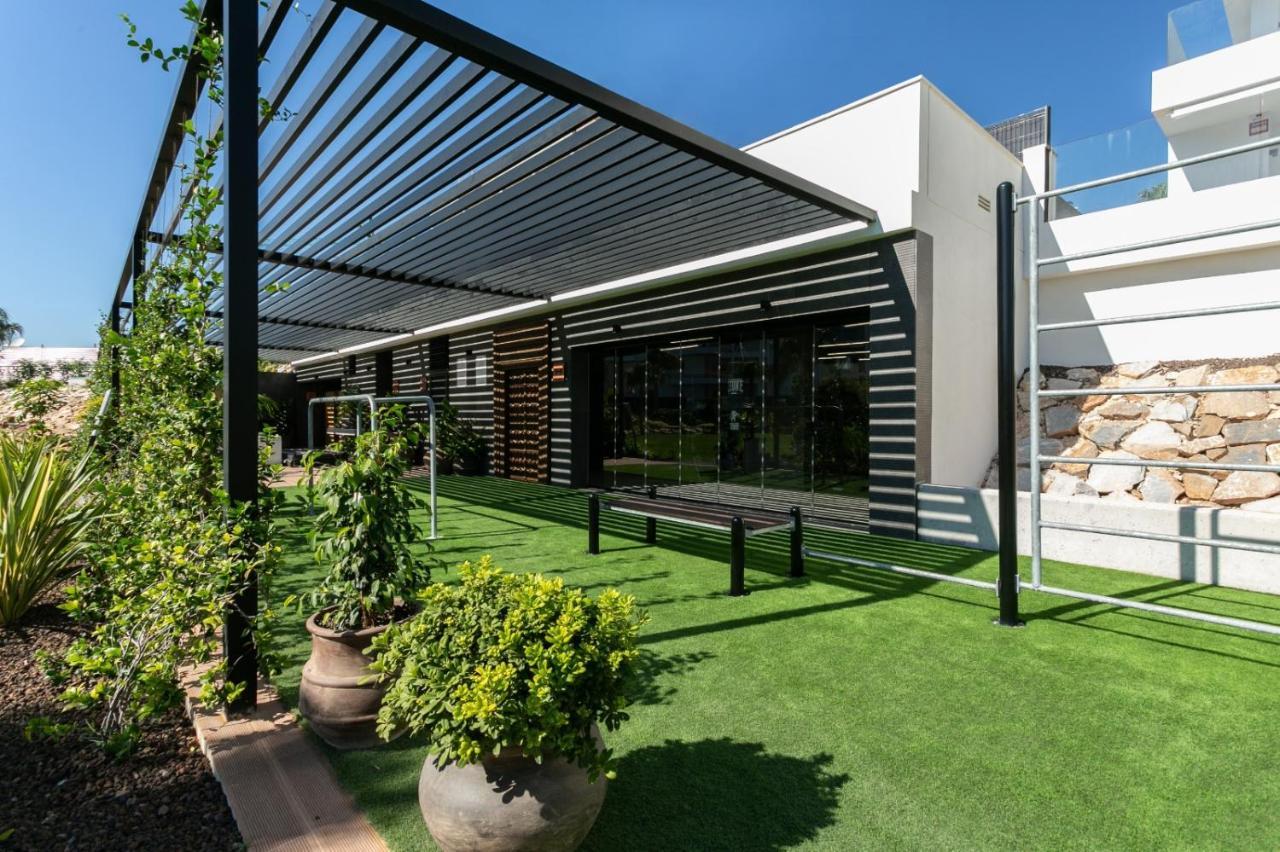 Nice 2 Bedroom Bali Apartment With Sea Views トレビエハ エクステリア 写真