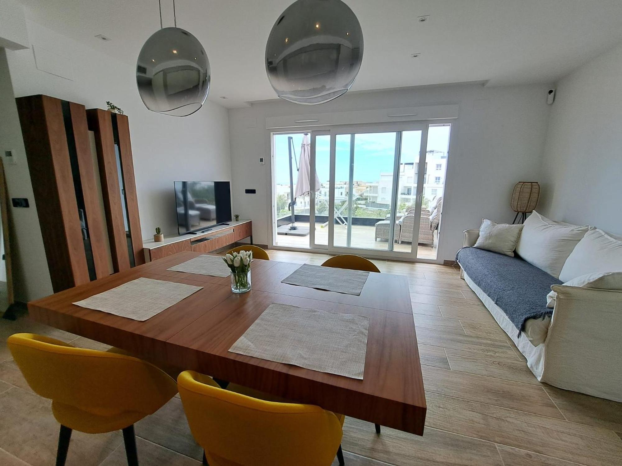 Nice 2 Bedroom Bali Apartment With Sea Views トレビエハ エクステリア 写真