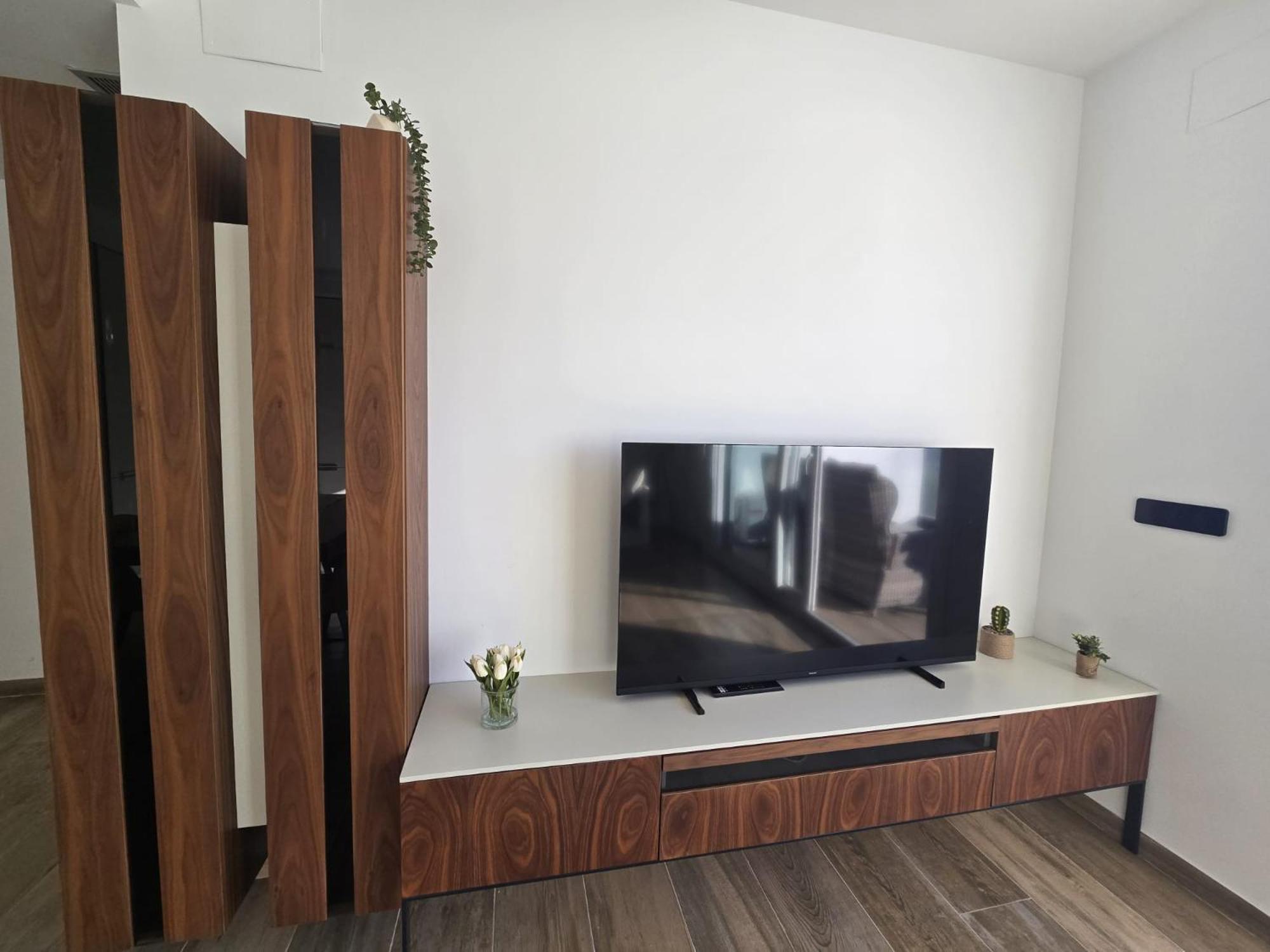 Nice 2 Bedroom Bali Apartment With Sea Views トレビエハ エクステリア 写真